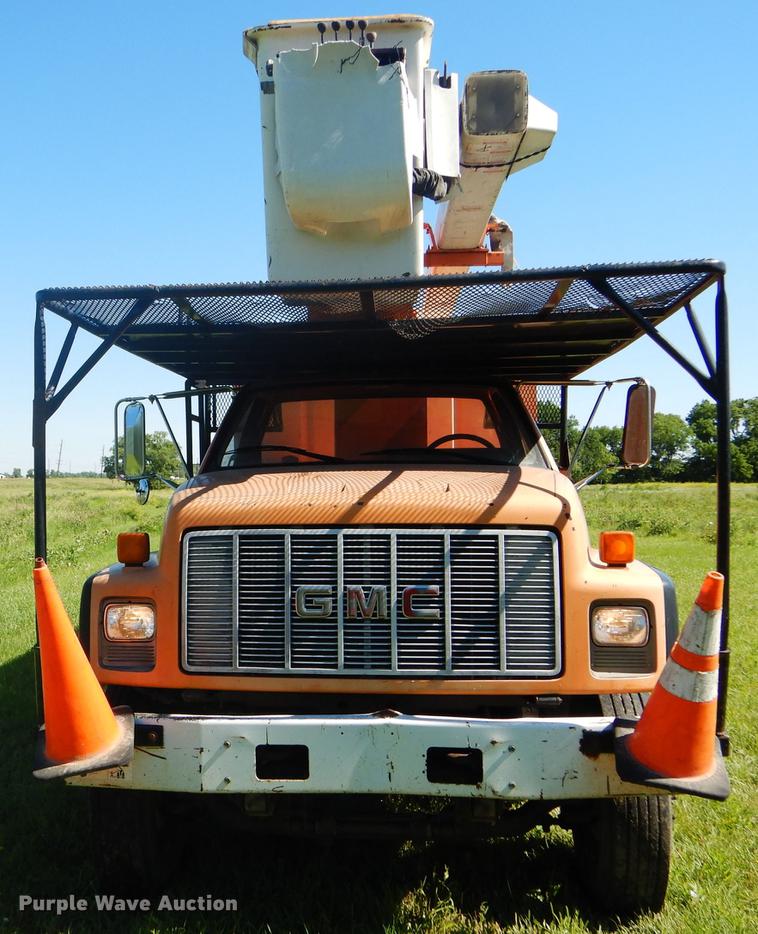 image for item FT9604 1997 GMC C7500 bucket truck