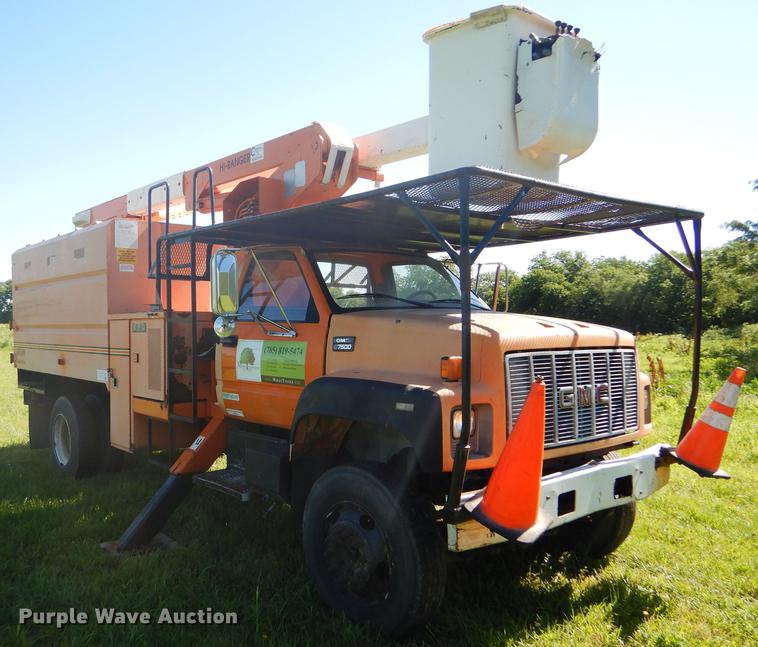 image for item FT9604 1997 GMC C7500 bucket truck