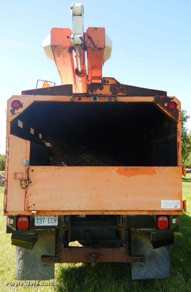 image for item FT9604 1997 GMC C7500 bucket truck