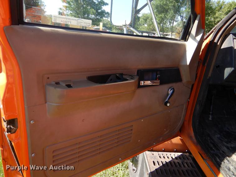 image for item FT9604 1997 GMC C7500 bucket truck