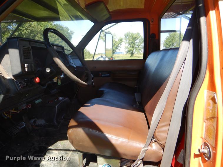 image for item FT9604 1997 GMC C7500 bucket truck