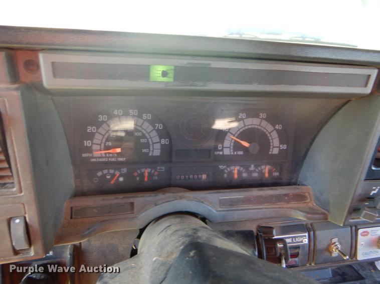 image for item FT9604 1997 GMC C7500 bucket truck