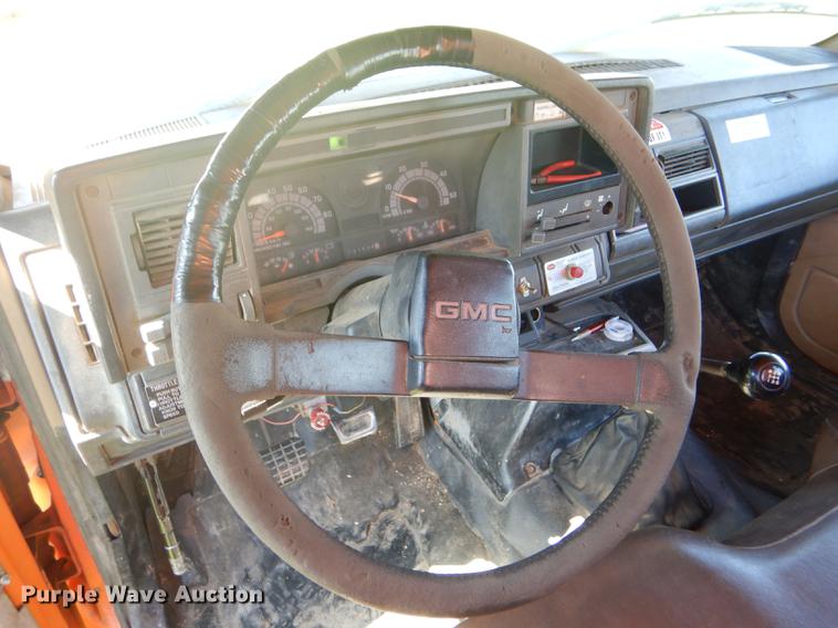 image for item FT9604 1997 GMC C7500 bucket truck