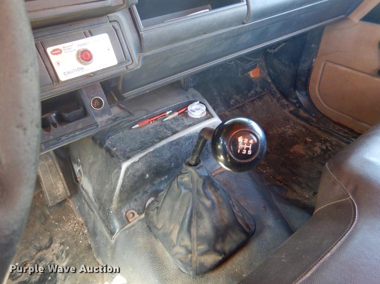 image for item FT9604 1997 GMC C7500 bucket truck