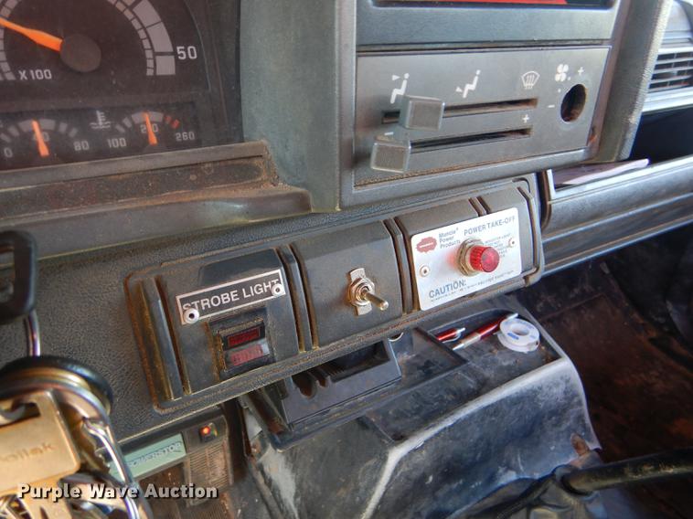 image for item FT9604 1997 GMC C7500 bucket truck