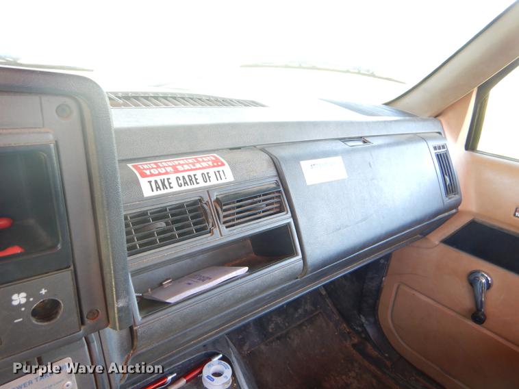 image for item FT9604 1997 GMC C7500 bucket truck