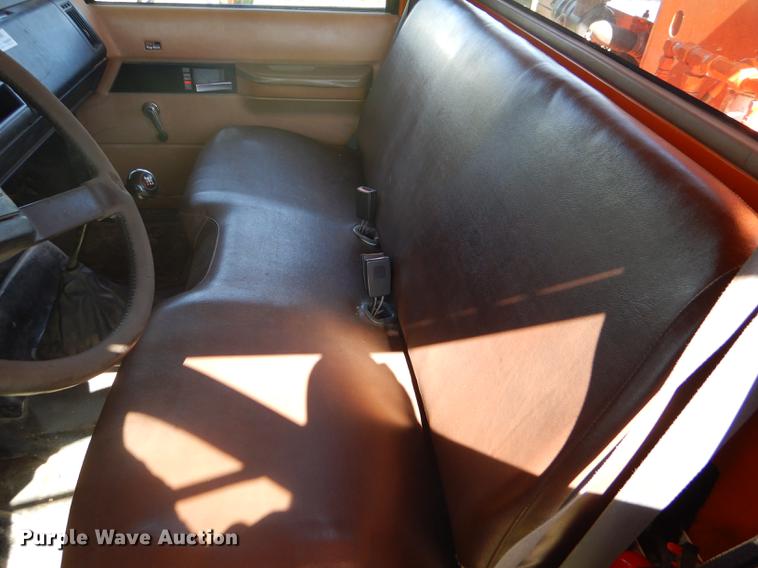 image for item FT9604 1997 GMC C7500 bucket truck