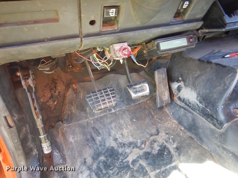 image for item FT9604 1997 GMC C7500 bucket truck