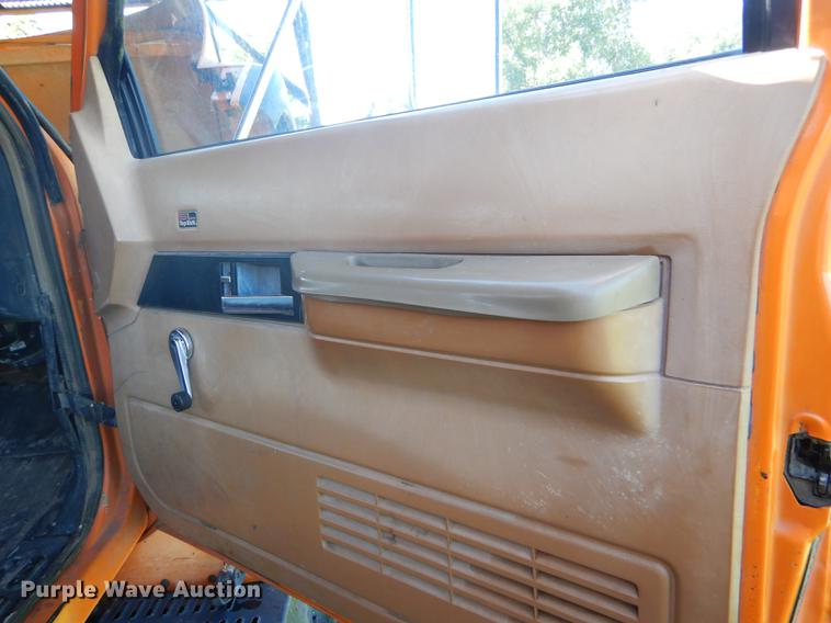 image for item FT9604 1997 GMC C7500 bucket truck