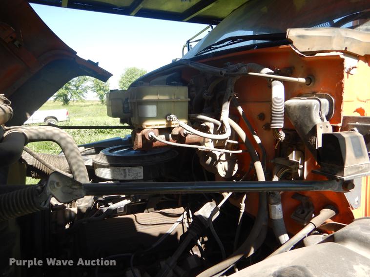 image for item FT9604 1997 GMC C7500 bucket truck