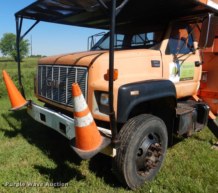 image for item FT9604 1997 GMC C7500 bucket truck
