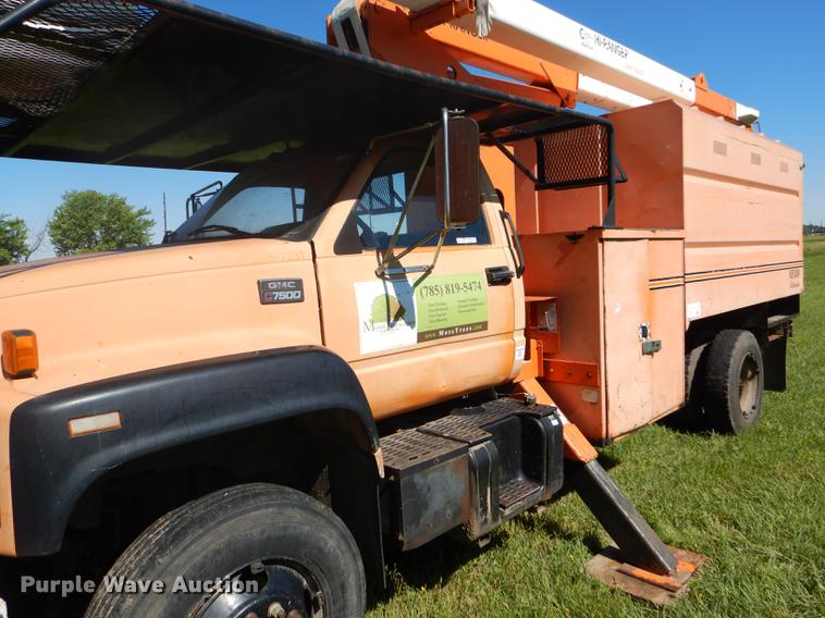 image for item FT9604 1997 GMC C7500 bucket truck
