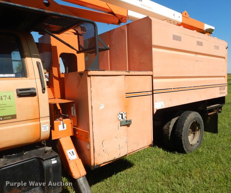 image for item FT9604 1997 GMC C7500 bucket truck