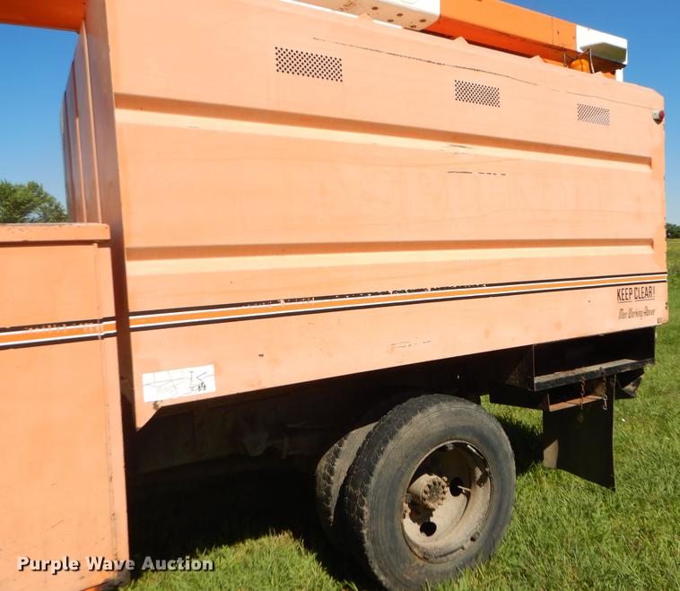 image for item FT9604 1997 GMC C7500 bucket truck