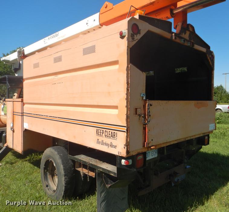 image for item FT9604 1997 GMC C7500 bucket truck