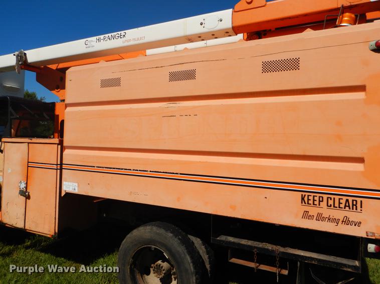 image for item FT9604 1997 GMC C7500 bucket truck