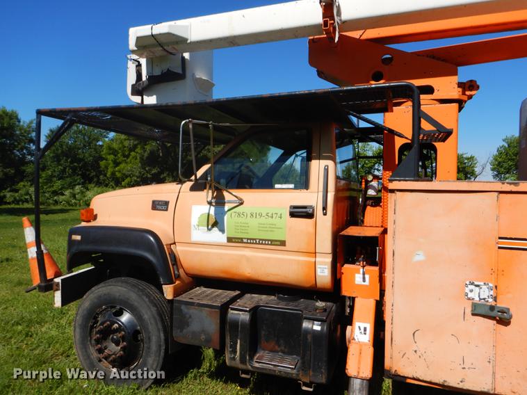 image for item FT9604 1997 GMC C7500 bucket truck
