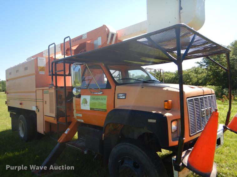 image for item FT9604 1997 GMC C7500 bucket truck