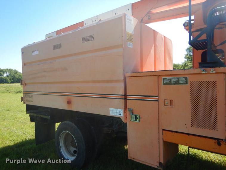 image for item FT9604 1997 GMC C7500 bucket truck