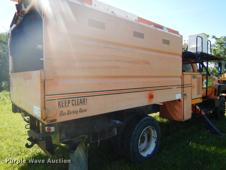 image for item FT9604 1997 GMC C7500 bucket truck