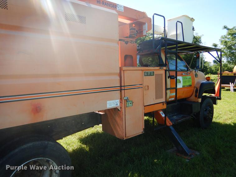 image for item FT9604 1997 GMC C7500 bucket truck