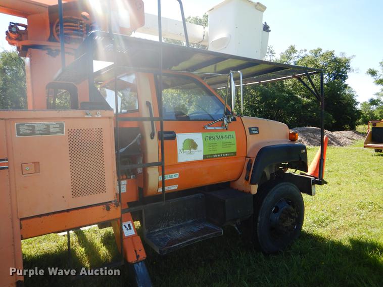 image for item FT9604 1997 GMC C7500 bucket truck