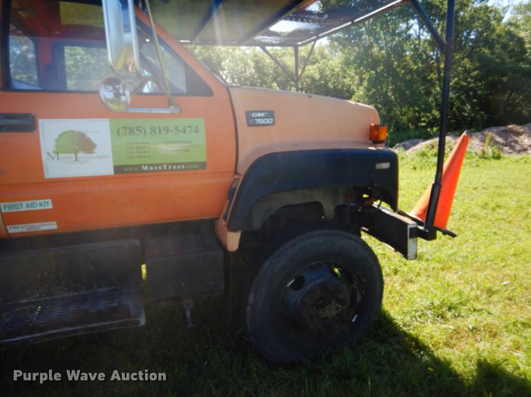 image for item FT9604 1997 GMC C7500 bucket truck