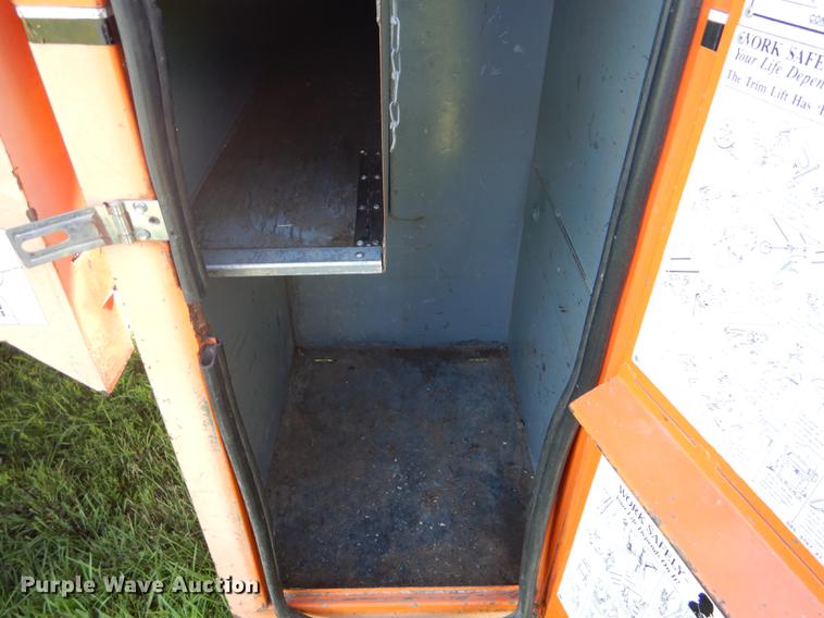 image for item FT9604 1997 GMC C7500 bucket truck