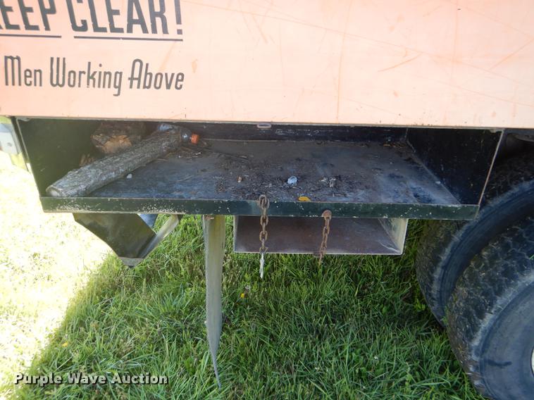 image for item FT9604 1997 GMC C7500 bucket truck