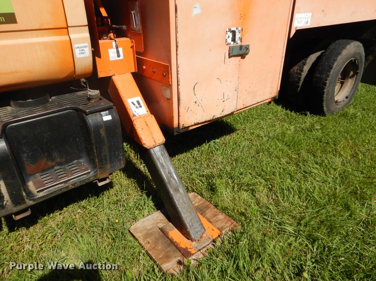 image for item FT9604 1997 GMC C7500 bucket truck