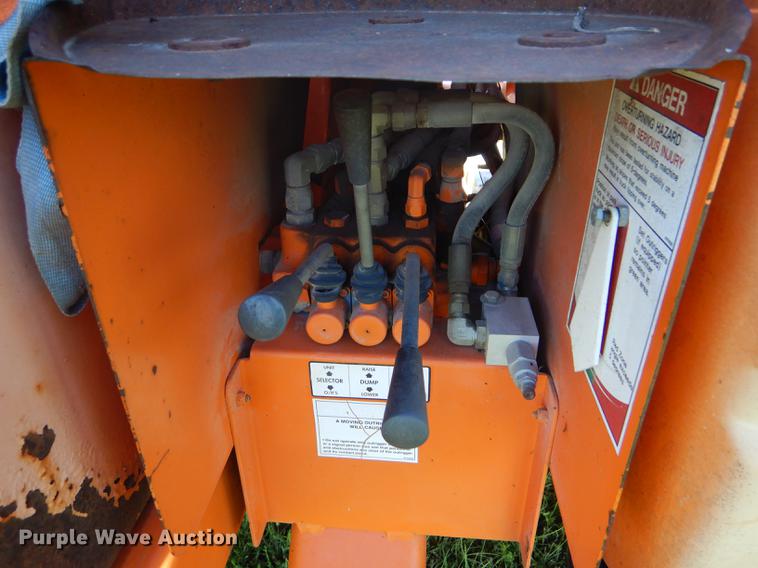 image for item FT9604 1997 GMC C7500 bucket truck