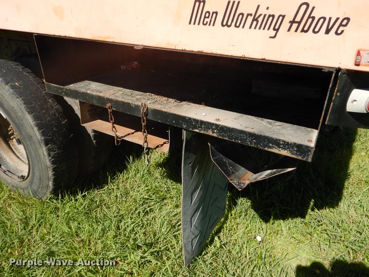 image for item FT9604 1997 GMC C7500 bucket truck