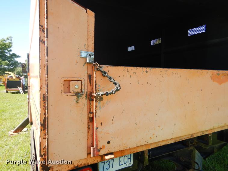 image for item FT9604 1997 GMC C7500 bucket truck