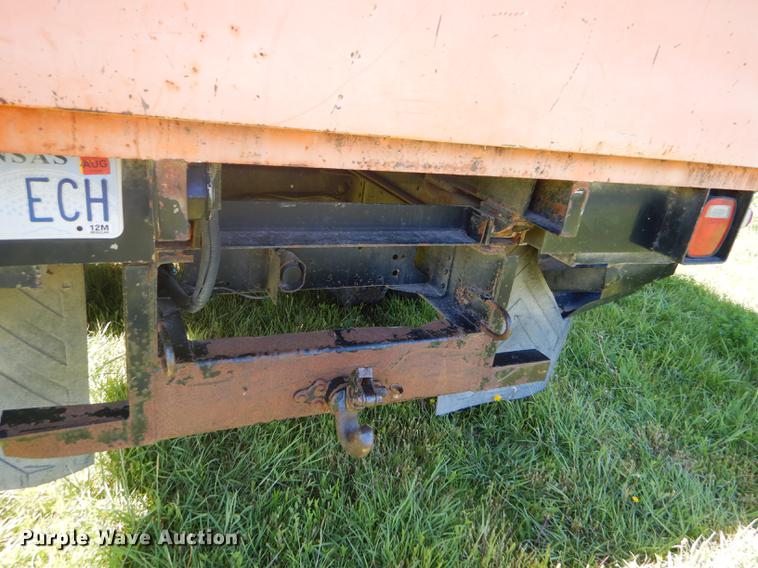 image for item FT9604 1997 GMC C7500 bucket truck