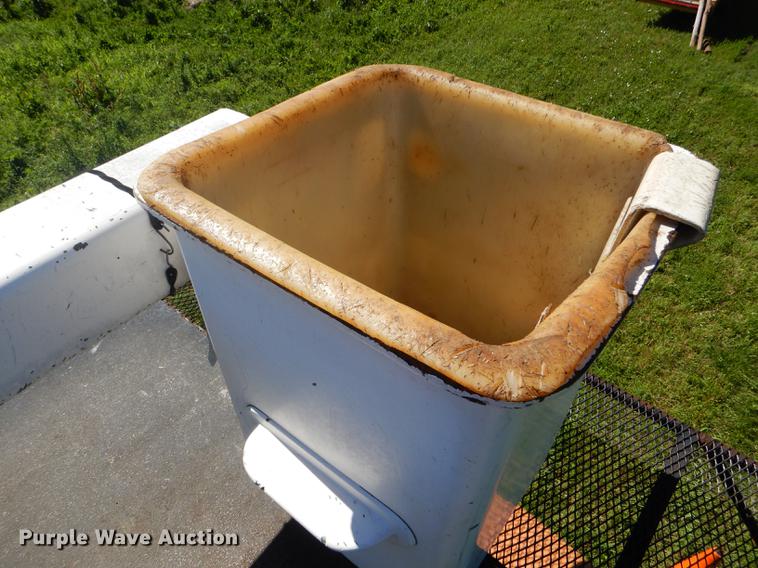 image for item FT9604 1997 GMC C7500 bucket truck