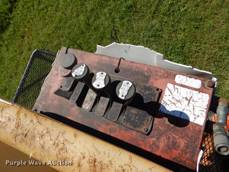 image for item FT9604 1997 GMC C7500 bucket truck