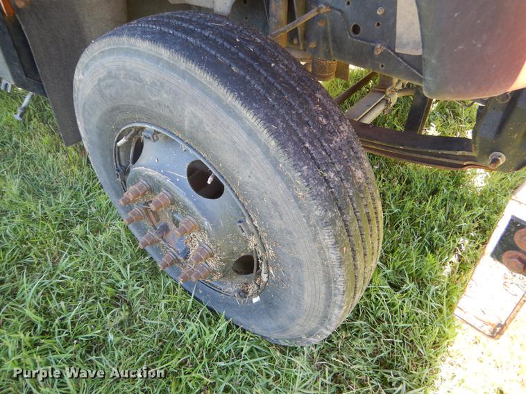 image for item FT9604 1997 GMC C7500 bucket truck