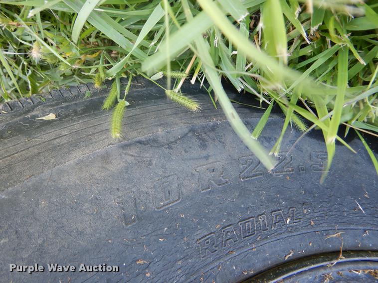 image for item FT9604 1997 GMC C7500 bucket truck