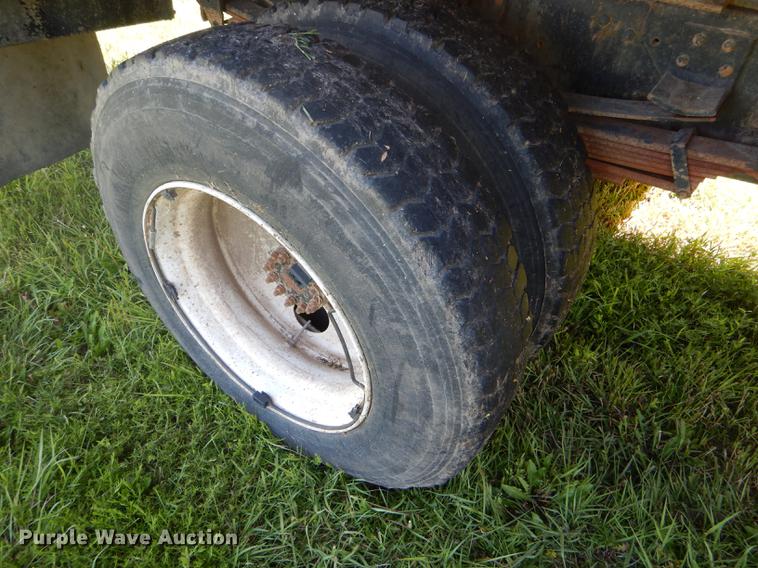 image for item FT9604 1997 GMC C7500 bucket truck