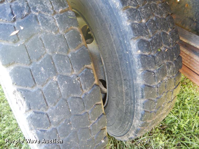 image for item FT9604 1997 GMC C7500 bucket truck