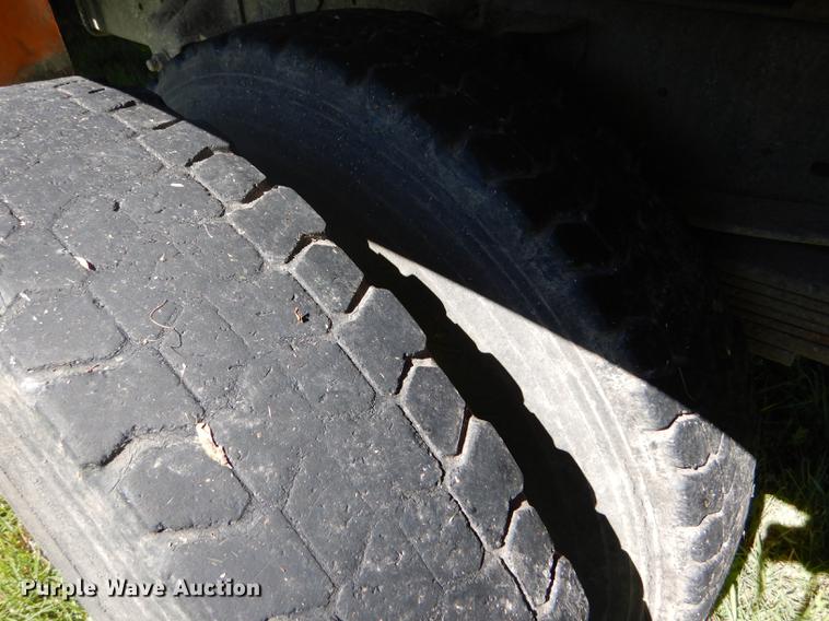 image for item FT9604 1997 GMC C7500 bucket truck