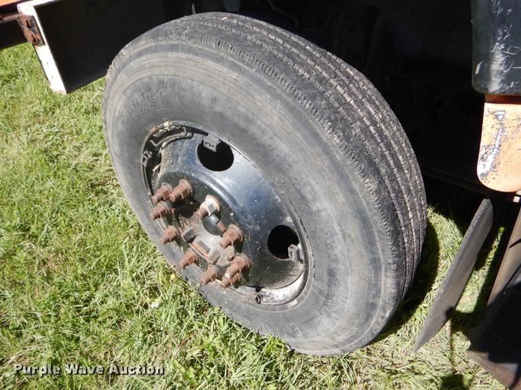 image for item FT9604 1997 GMC C7500 bucket truck