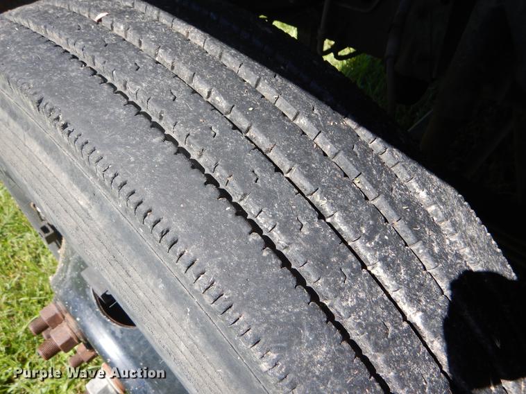 image for item FT9604 1997 GMC C7500 bucket truck