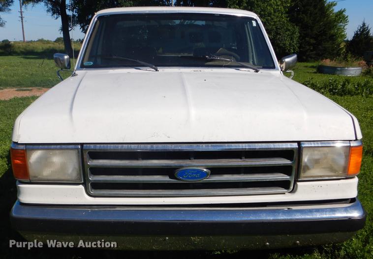 image for item FT9607 1990 Ford F250 pickup truck