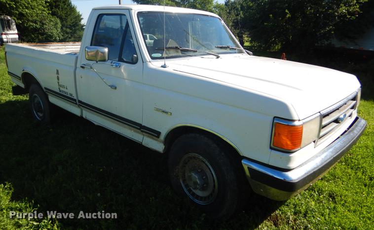 image for item FT9607 1990 Ford F250 pickup truck
