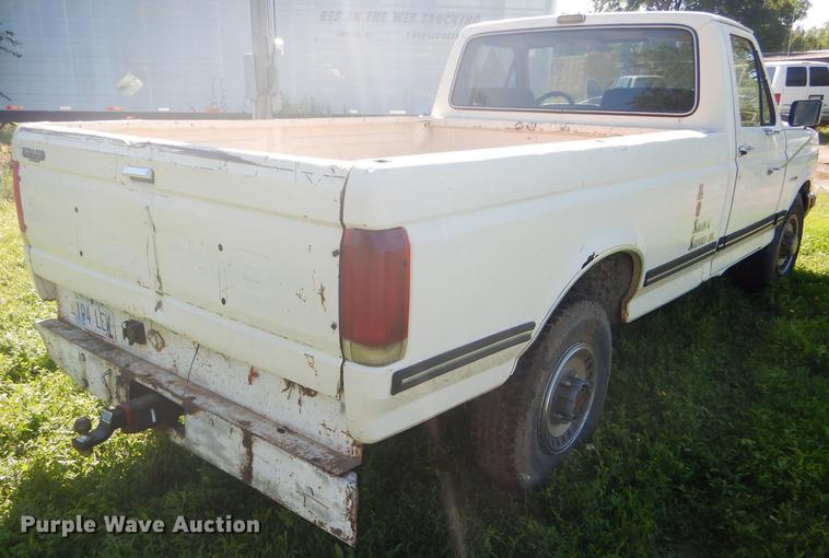 image for item FT9607 1990 Ford F250 pickup truck
