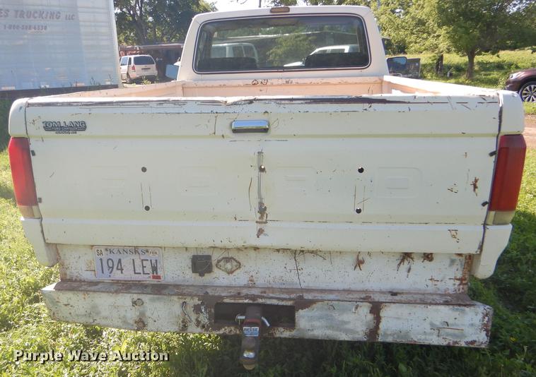 image for item FT9607 1990 Ford F250 pickup truck