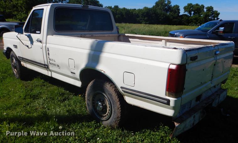 image for item FT9607 1990 Ford F250 pickup truck