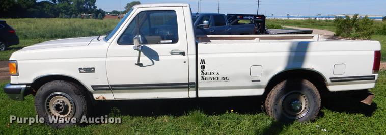 image for item FT9607 1990 Ford F250 pickup truck
