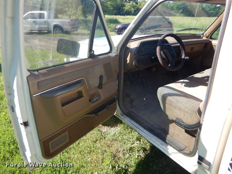 image for item FT9607 1990 Ford F250 pickup truck